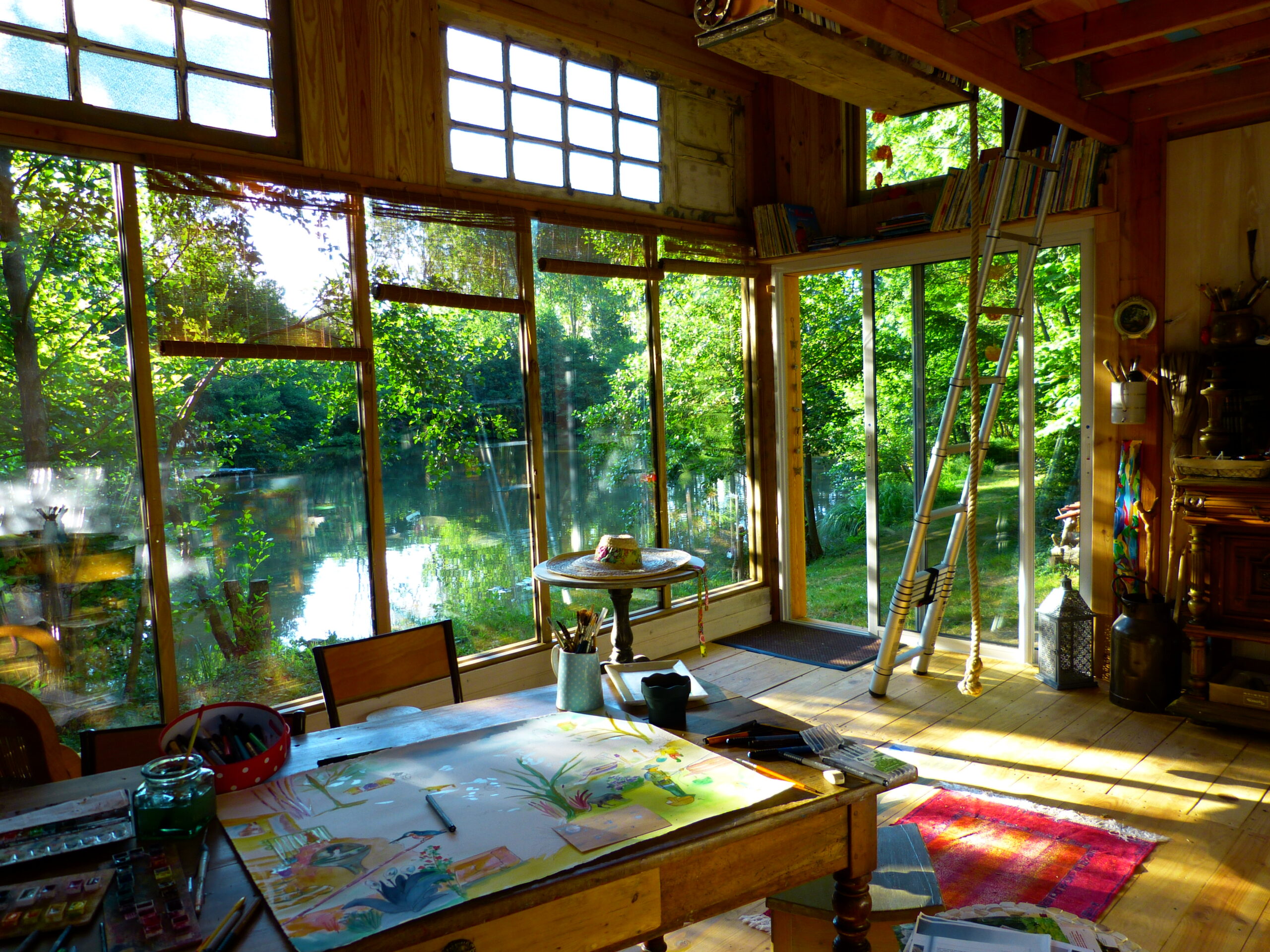 Photo de l'Atelier de Bhéatrice Chanard avec vue sur l'étang